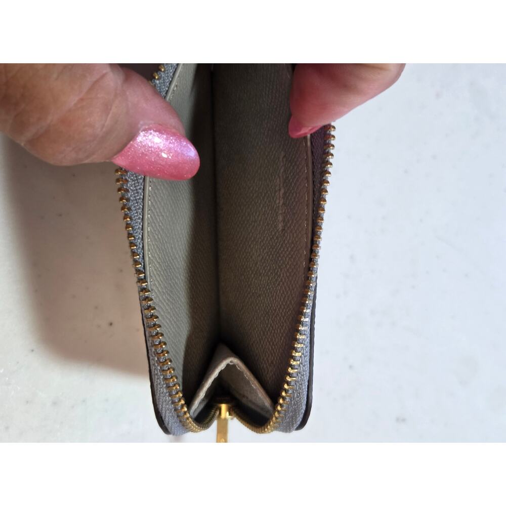 Coach Metallic Silver Leather Zip Card Case Coin Purse Wallet - Picture 4 of 6